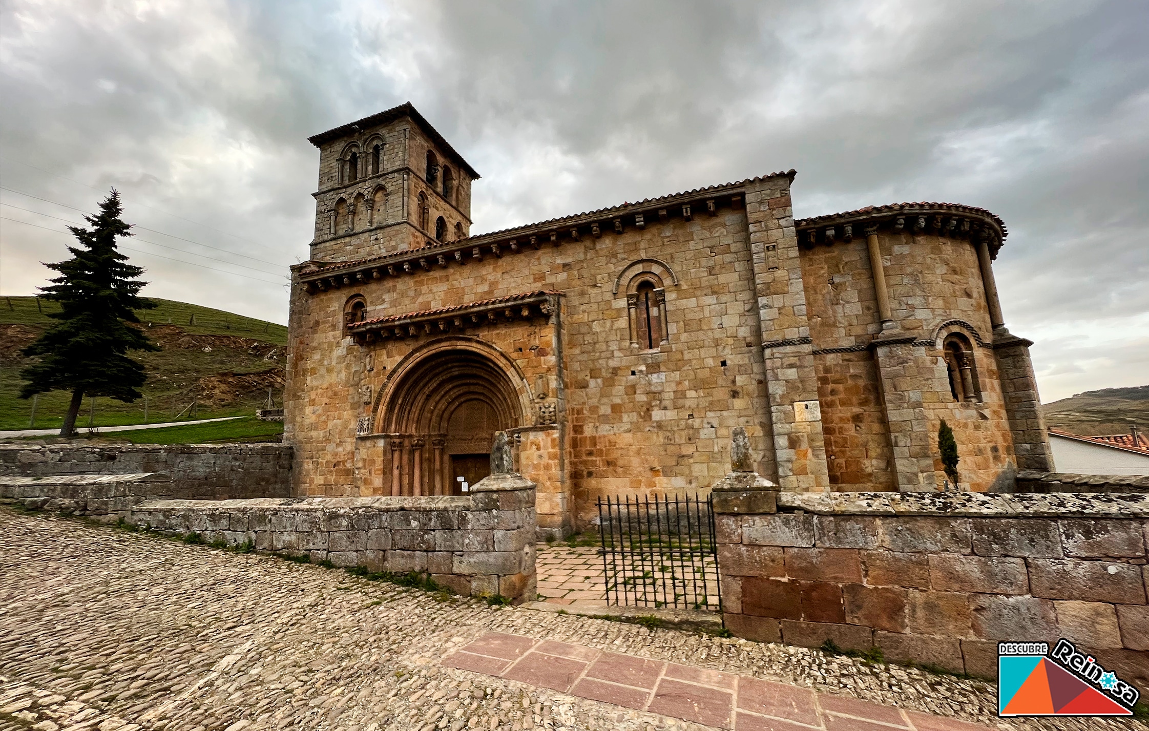colegiata-de-san-pedro-en-cervatos-de-frente Colegiata de San Pedro de Cervatos