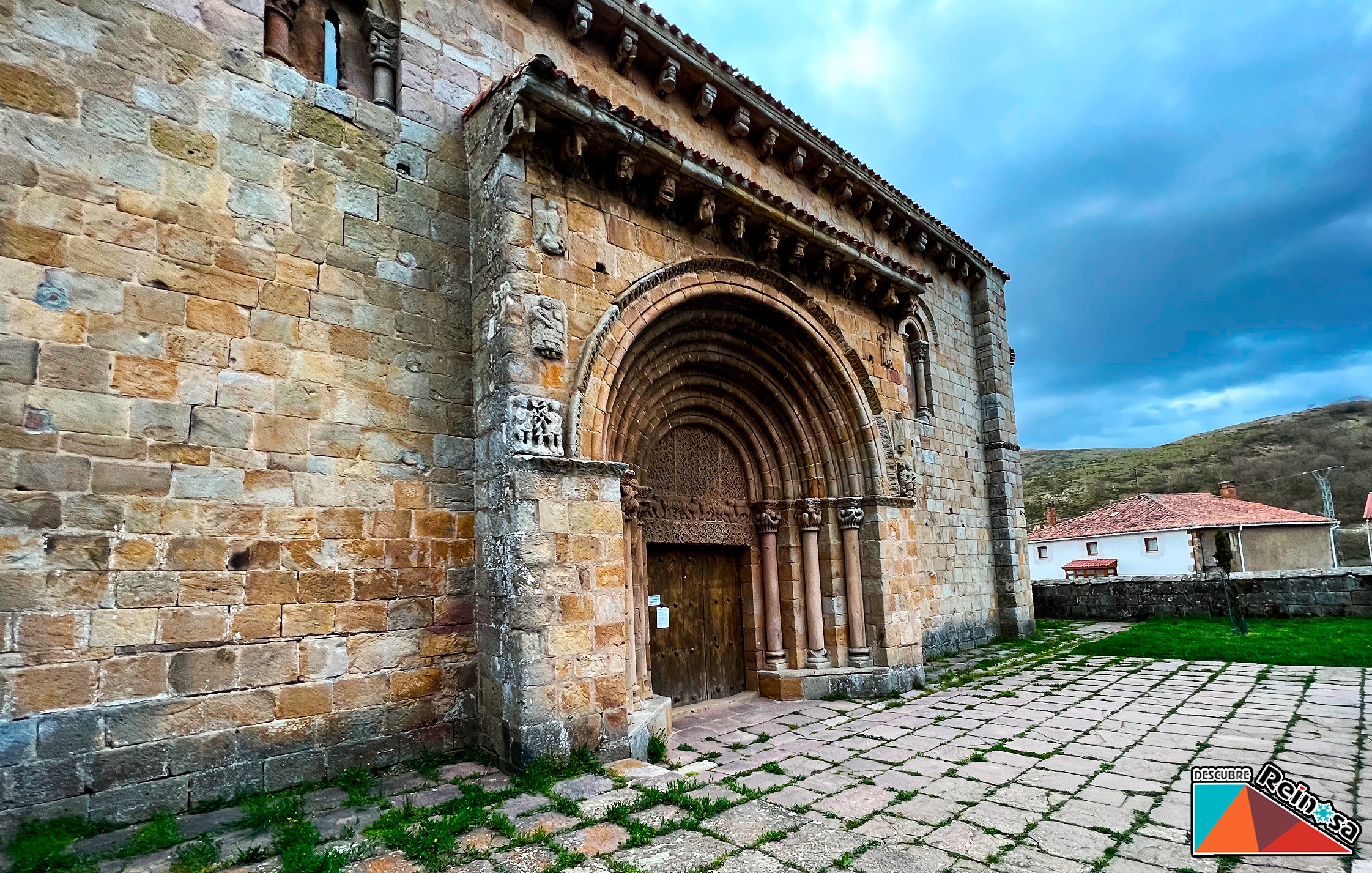 colegiata-de-san-pedro-en-cervatos-pportada Colegiata de San Pedro de Cervatos